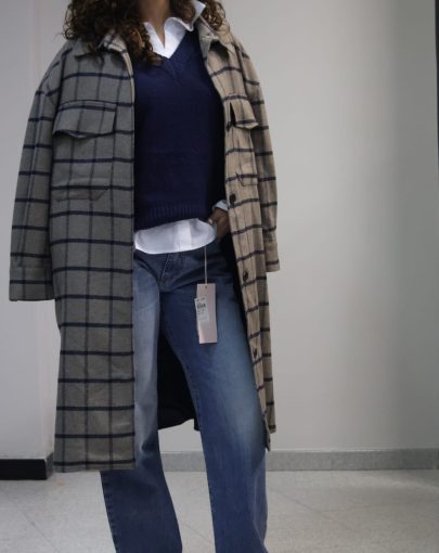 Cappotto Vicolo con Maglione e jeans