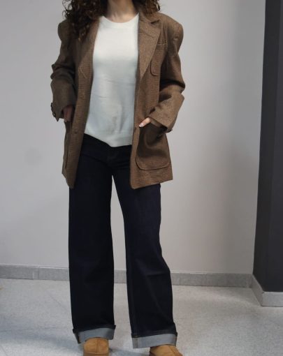 Giacca over size maglia cashmere e jeans