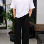 Pantalone largo cargo + maglia con stampa